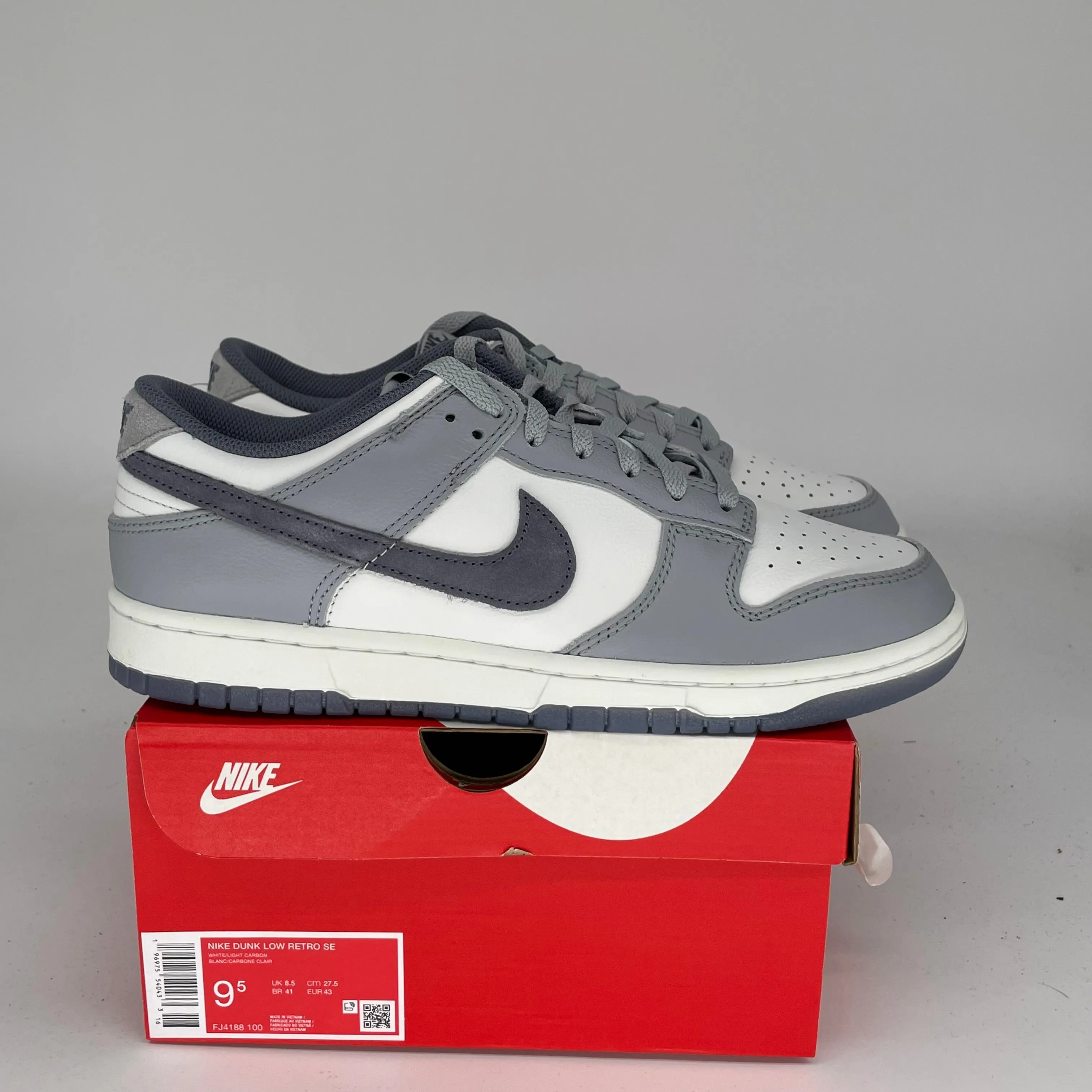 NIKE DUNK LOW LIGHT CARBON SIZE 9.5 FJ4188-100