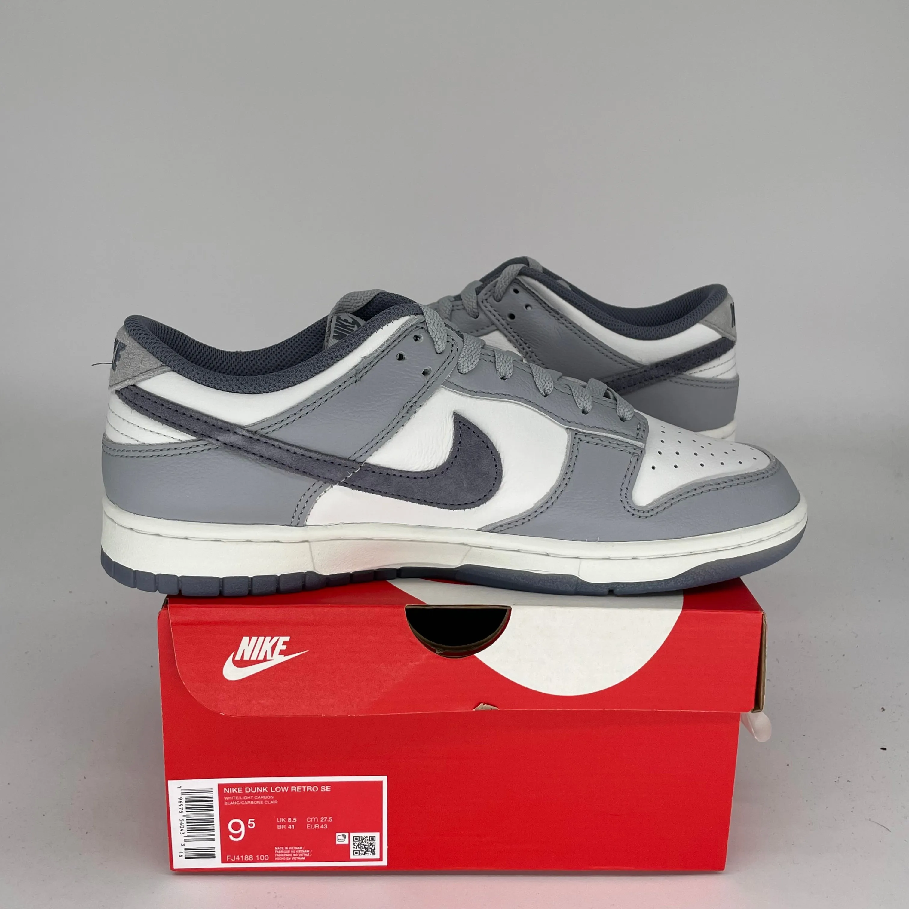 NIKE DUNK LOW LIGHT CARBON SIZE 9.5 FJ4188-100