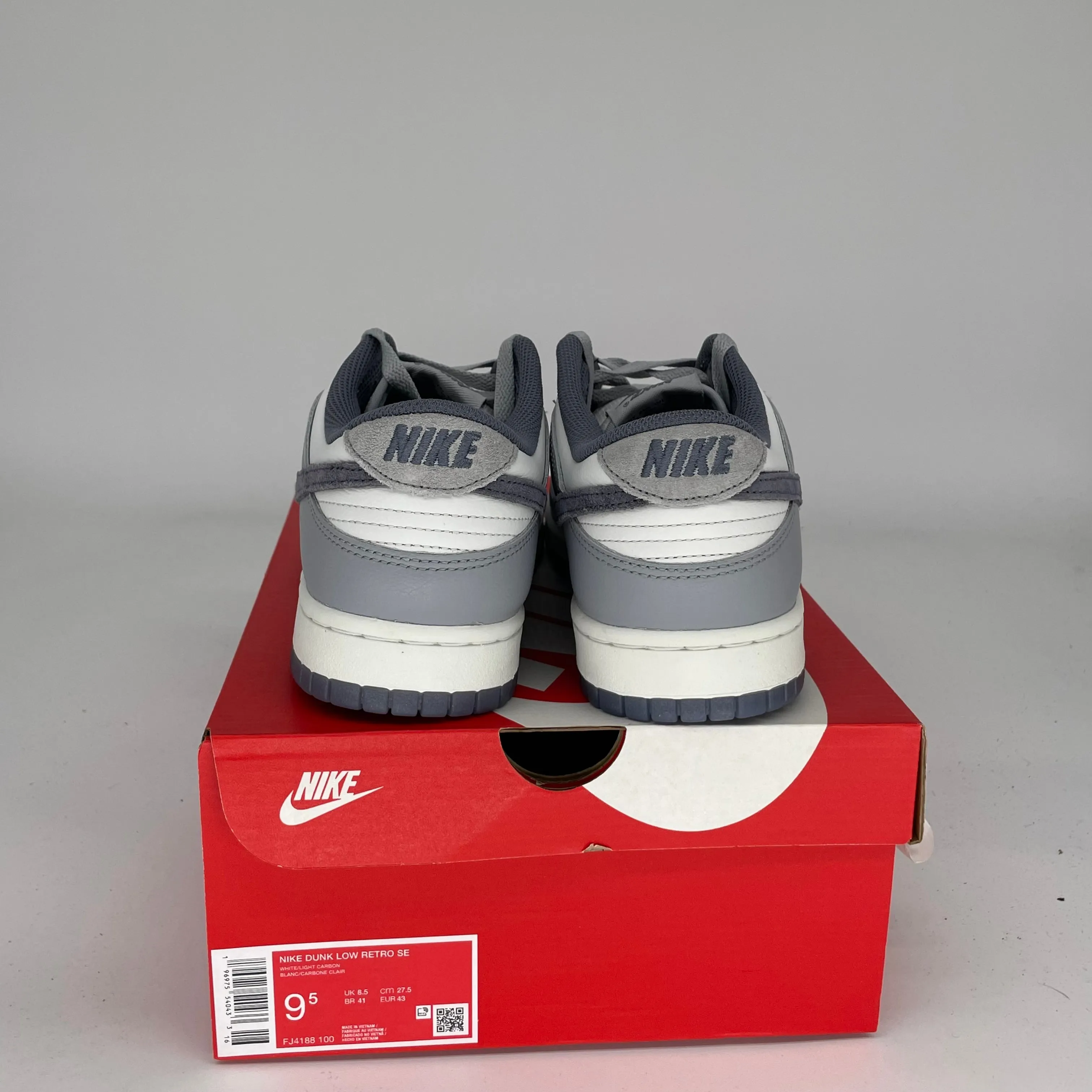 NIKE DUNK LOW LIGHT CARBON SIZE 9.5 FJ4188-100