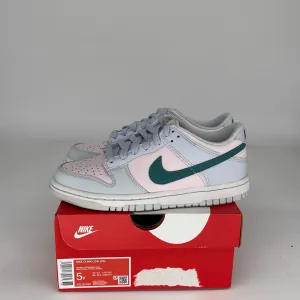NIKE DUNK LOW MINERAL TEAL SIZE 5Y FD1232-002