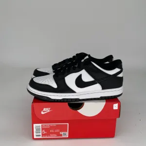 NIKE DUNK LOW PANDA SIZE 5Y CW1590-100