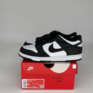 NIKE DUNK LOW PANDA SIZE 6Y CW1590-100