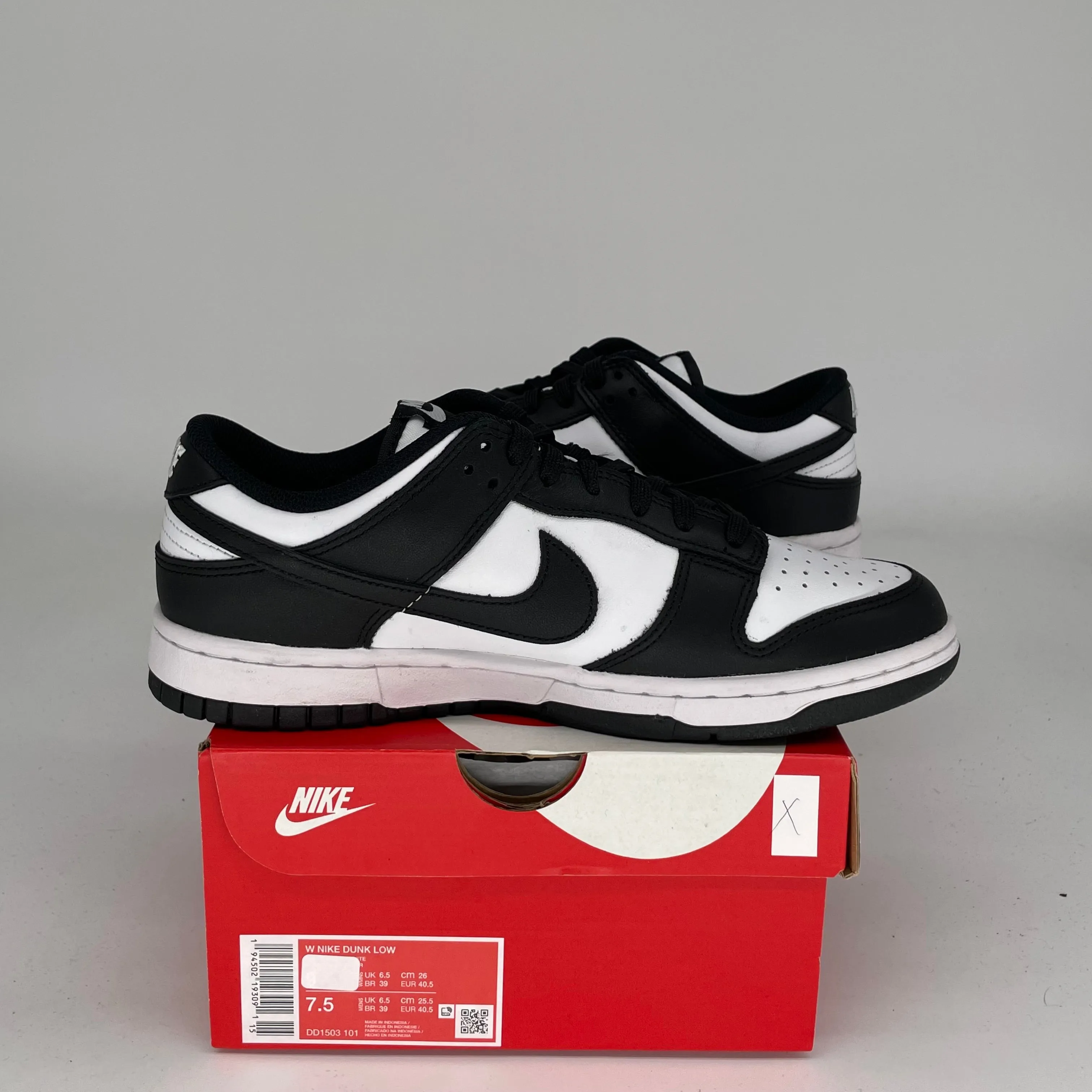 NIKE DUNK LOW PANDA W SIZE 7.5/9W DD1503-101