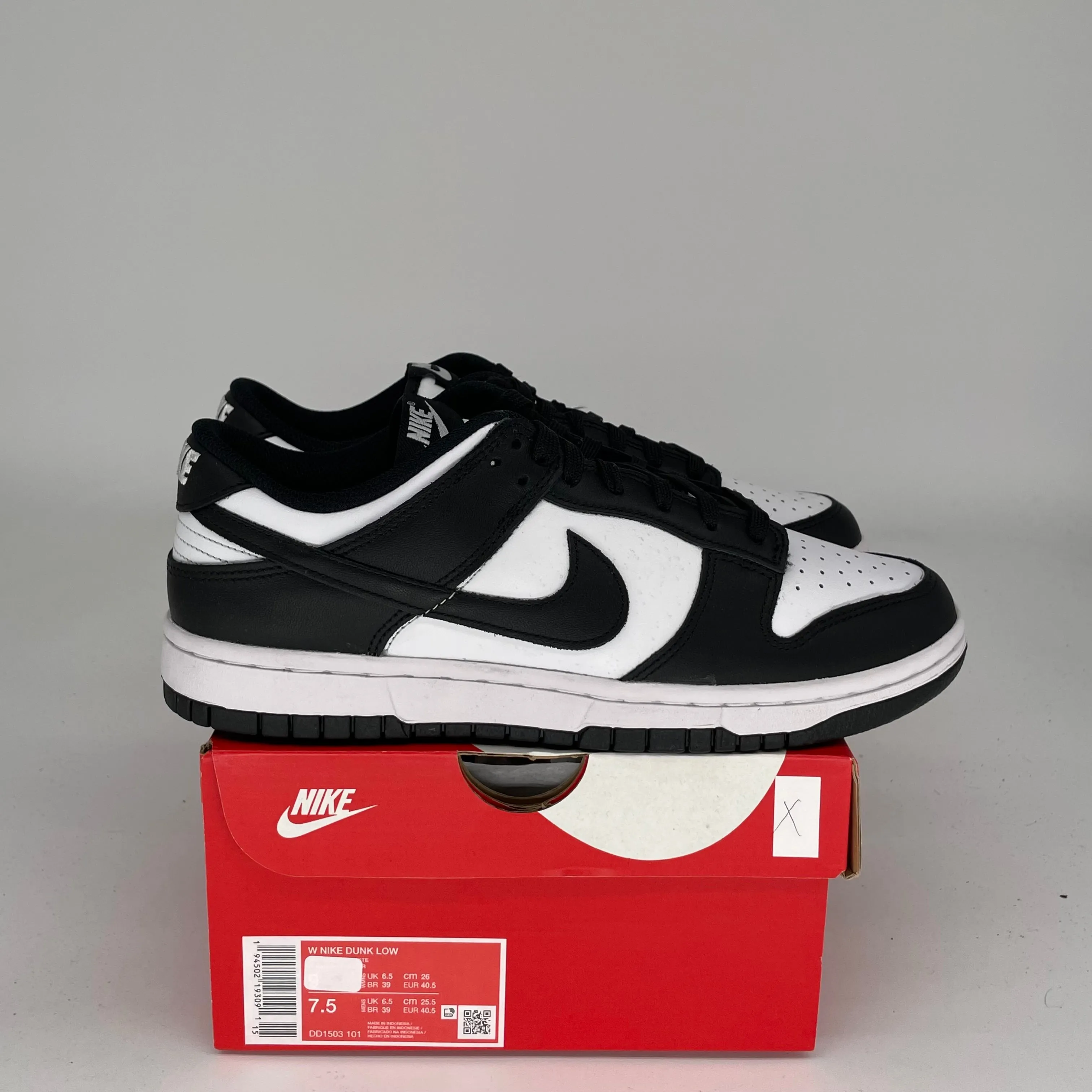 NIKE DUNK LOW PANDA W SIZE 7.5/9W DD1503-101