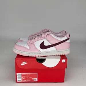 NIKE DUNK LOW PINK FOAM SIZE 5.5Y CW1590-601
