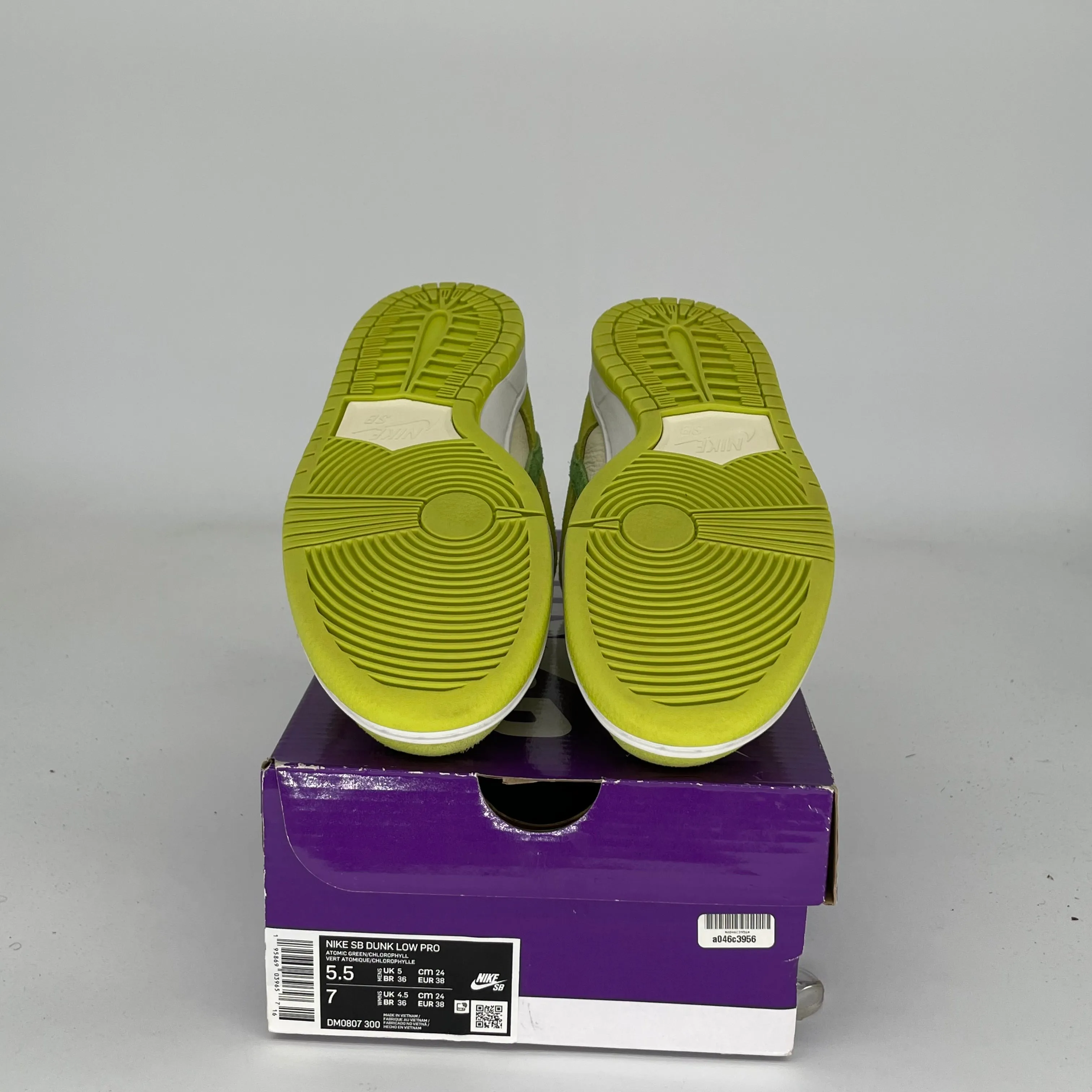 NIKE SB DUNK LOW GREEN APPLE SIZE 5.5 DM0807-300