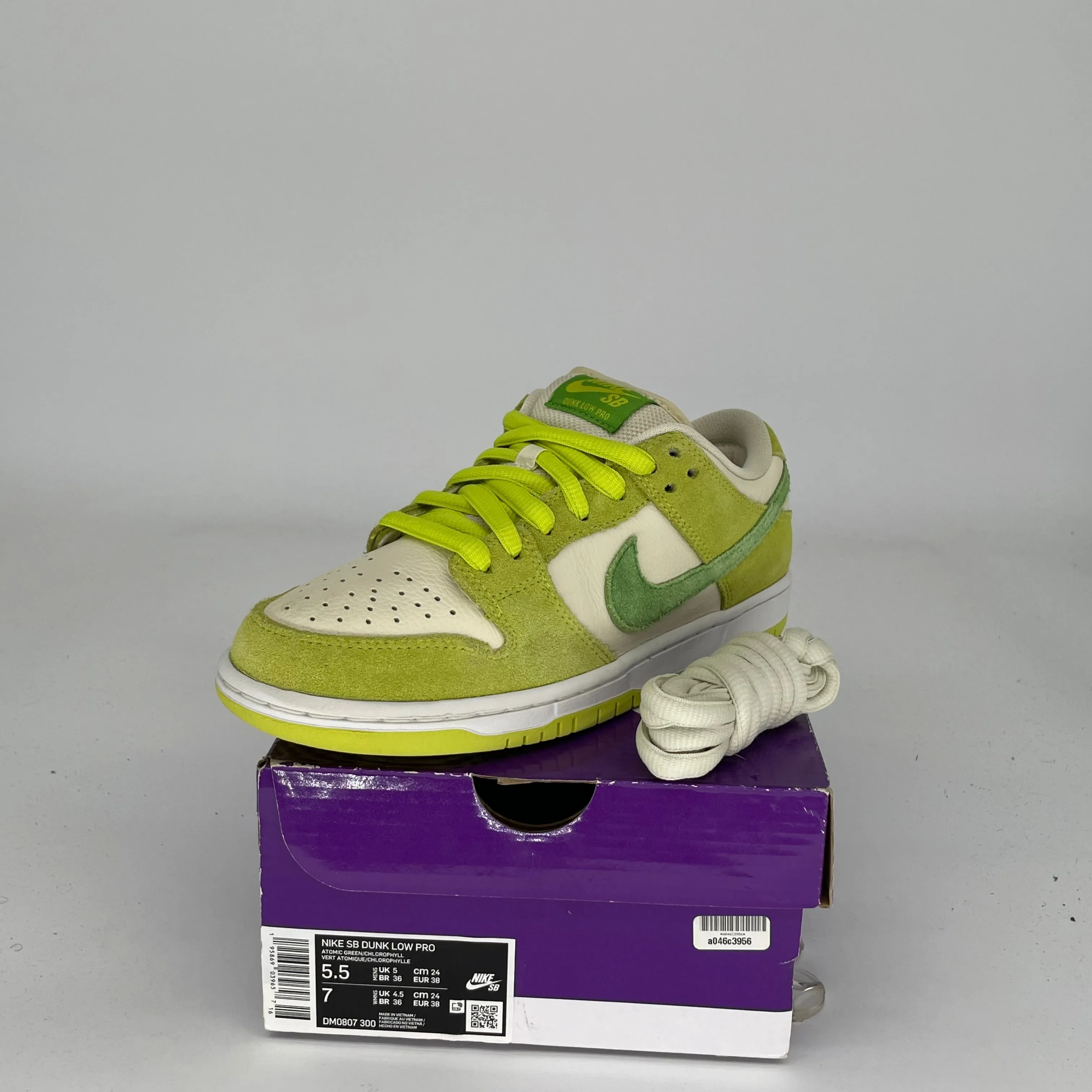 NIKE SB DUNK LOW GREEN APPLE SIZE 5.5 DM0807-300