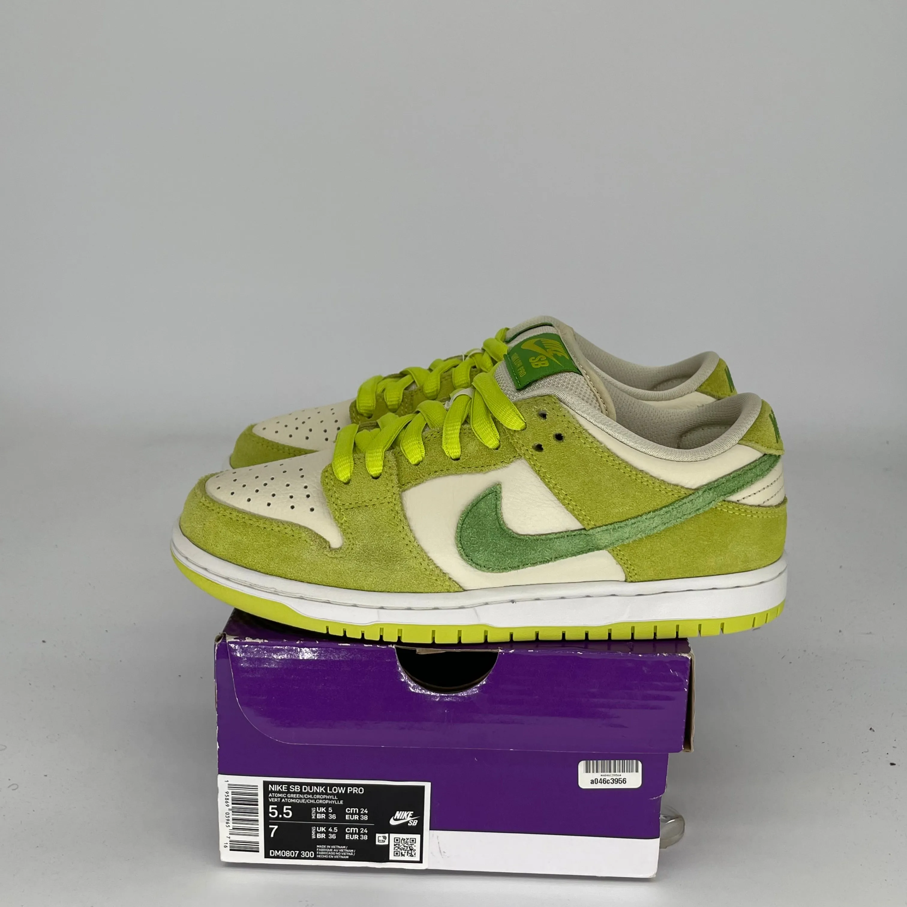 NIKE SB DUNK LOW GREEN APPLE SIZE 5.5 DM0807-300