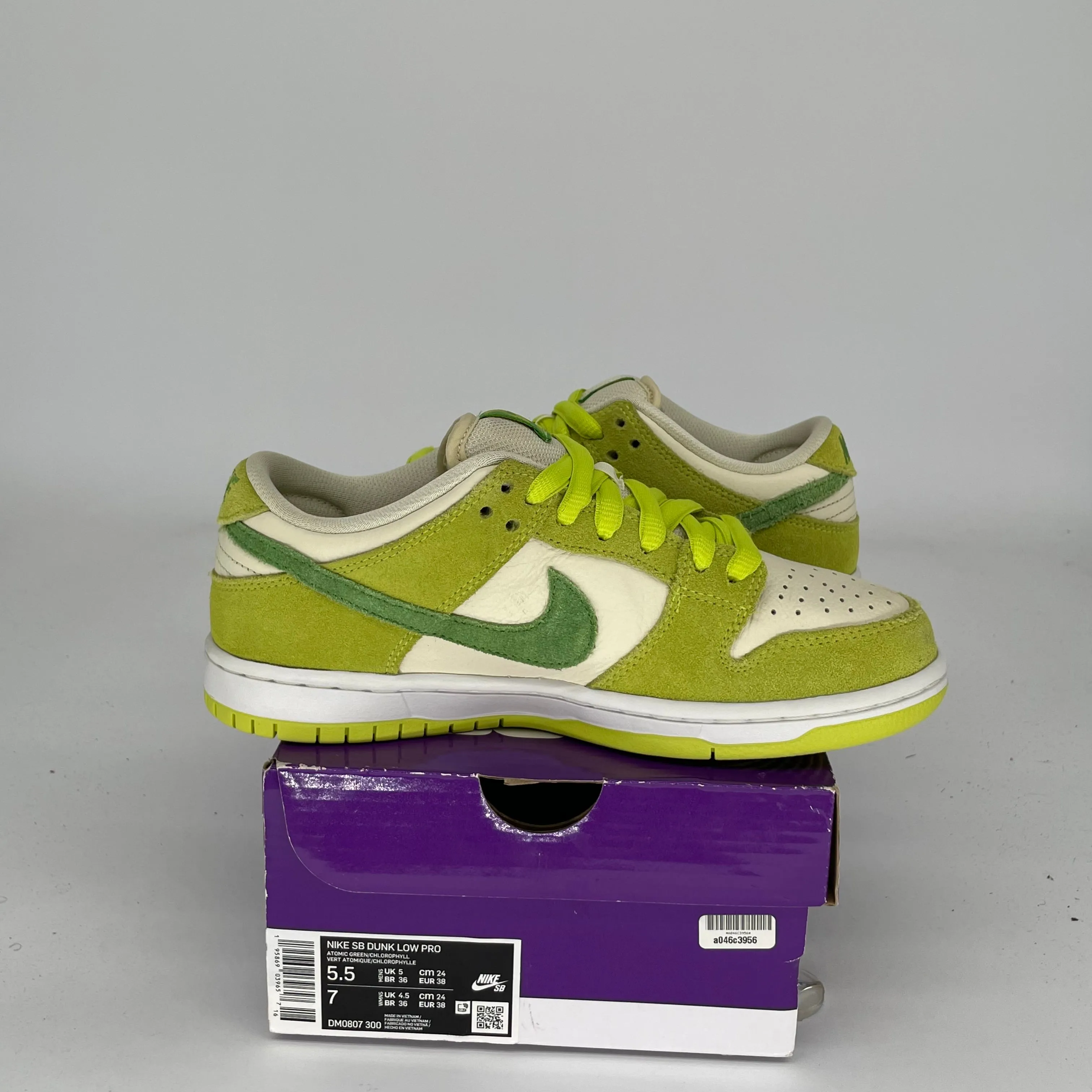 NIKE SB DUNK LOW GREEN APPLE SIZE 5.5 DM0807-300