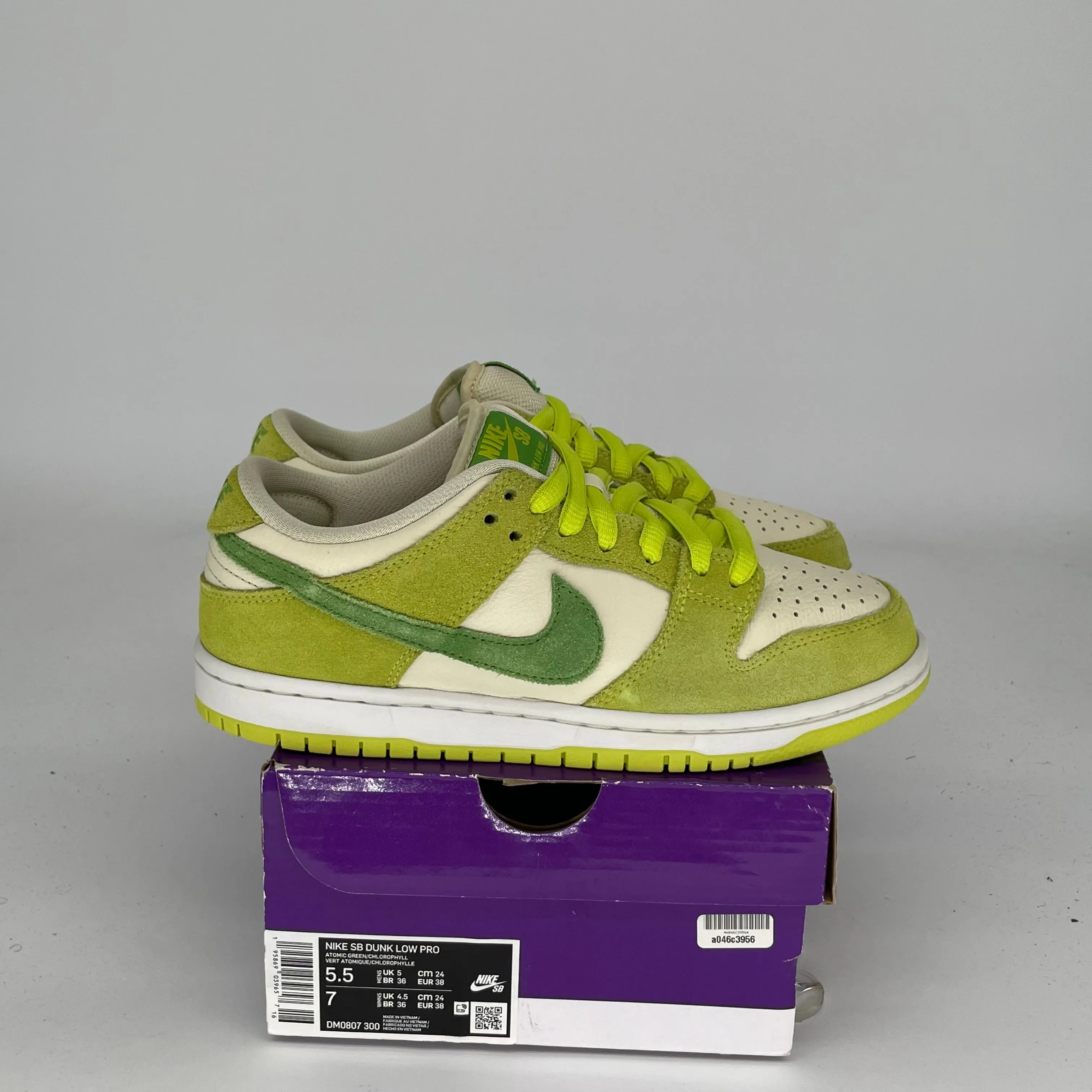 NIKE SB DUNK LOW GREEN APPLE SIZE 5.5 DM0807-300