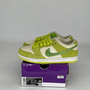 NIKE SB DUNK LOW GREEN APPLE SIZE 5.5 DM0807-300