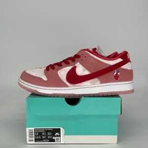 NIKE SB DUNK LOW STRANGE LOVE SIZE 12 CT2552-800